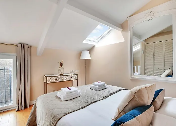 Апартаменты Amazing Duplex 4p- Louvre Museum Tuileries Париж